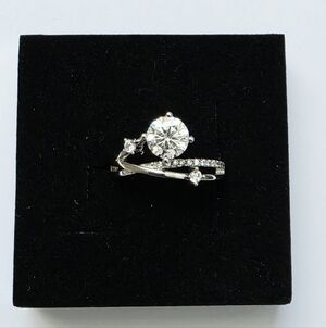 Engagement Ring 1CT Size 6 Moissanite